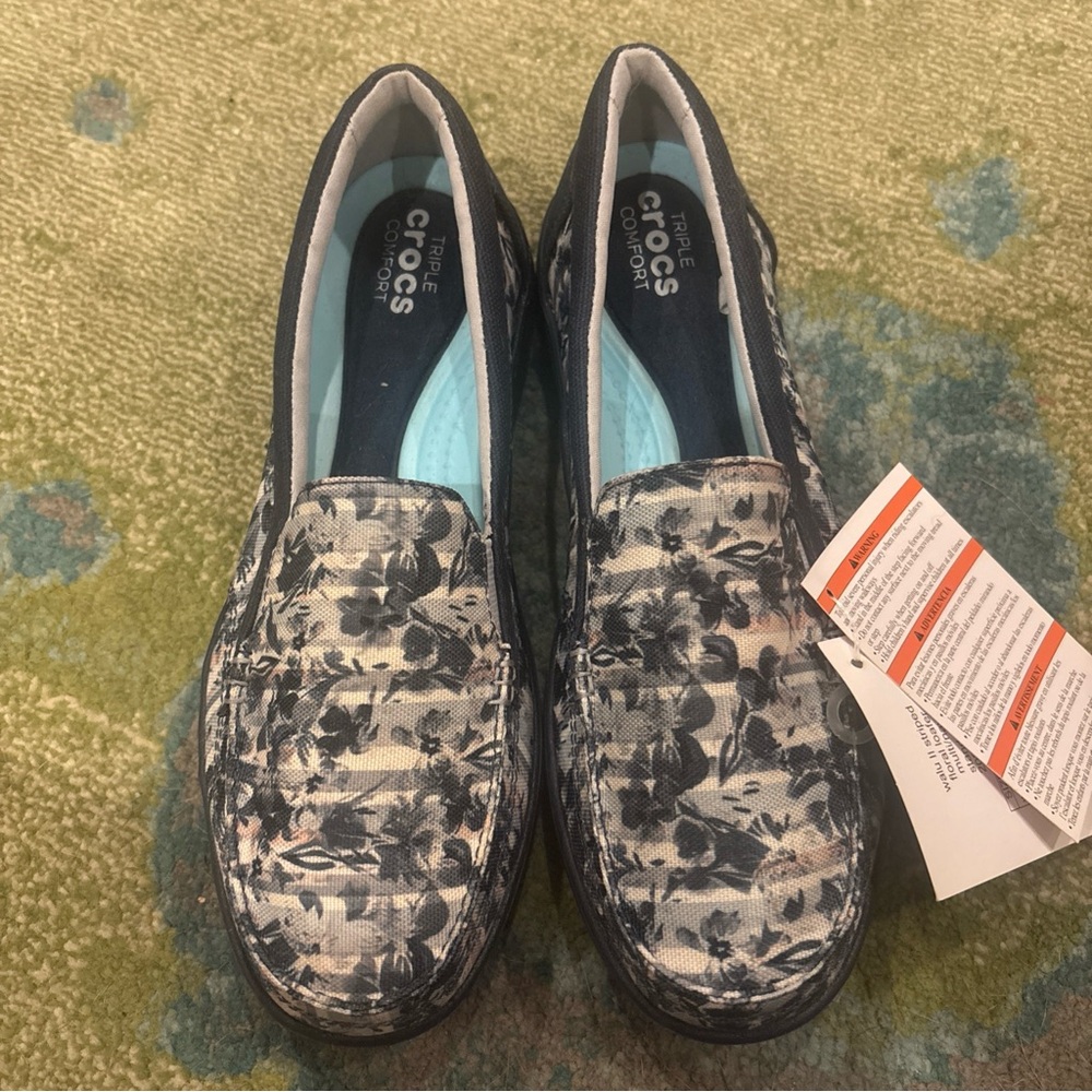 CROCS Women's Floral Print Loafers - Black and White